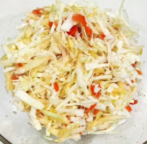 Салат из капусты с маринованным имбирем
