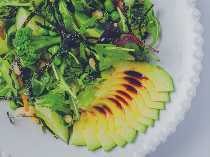 Большой зеленый салат