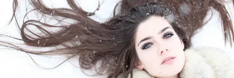 Как модно накрасить глаза и губы этой зимой