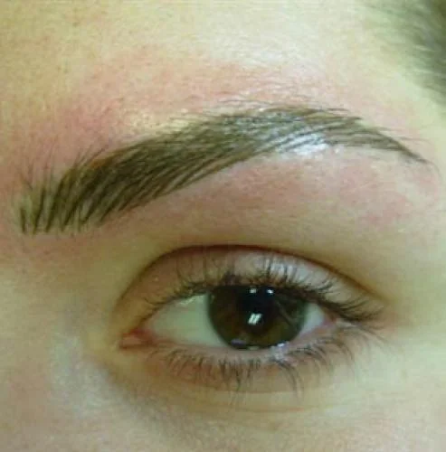 Как убрать зеленый цвет на бровях?