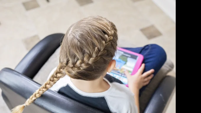 Низкая французская косичка