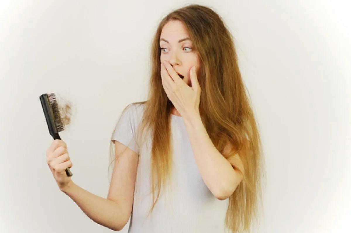 Сколько волос может выпасть у женщины за один день: наглядный бьюти-эксперимент