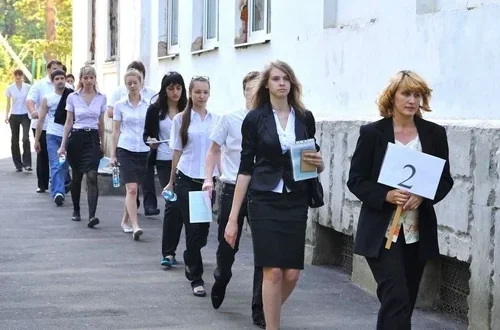 Почему на экзамен в обновке не ходят?